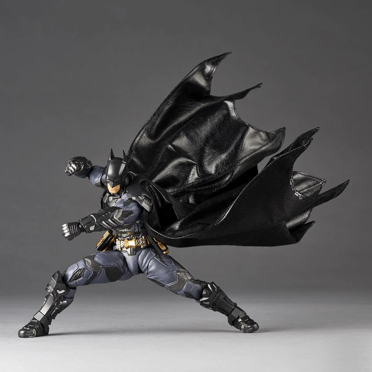 Kaiyodo Revoltech Amazing Yamaguchi: Batman Arkham Knight Action Figure — imagen 5