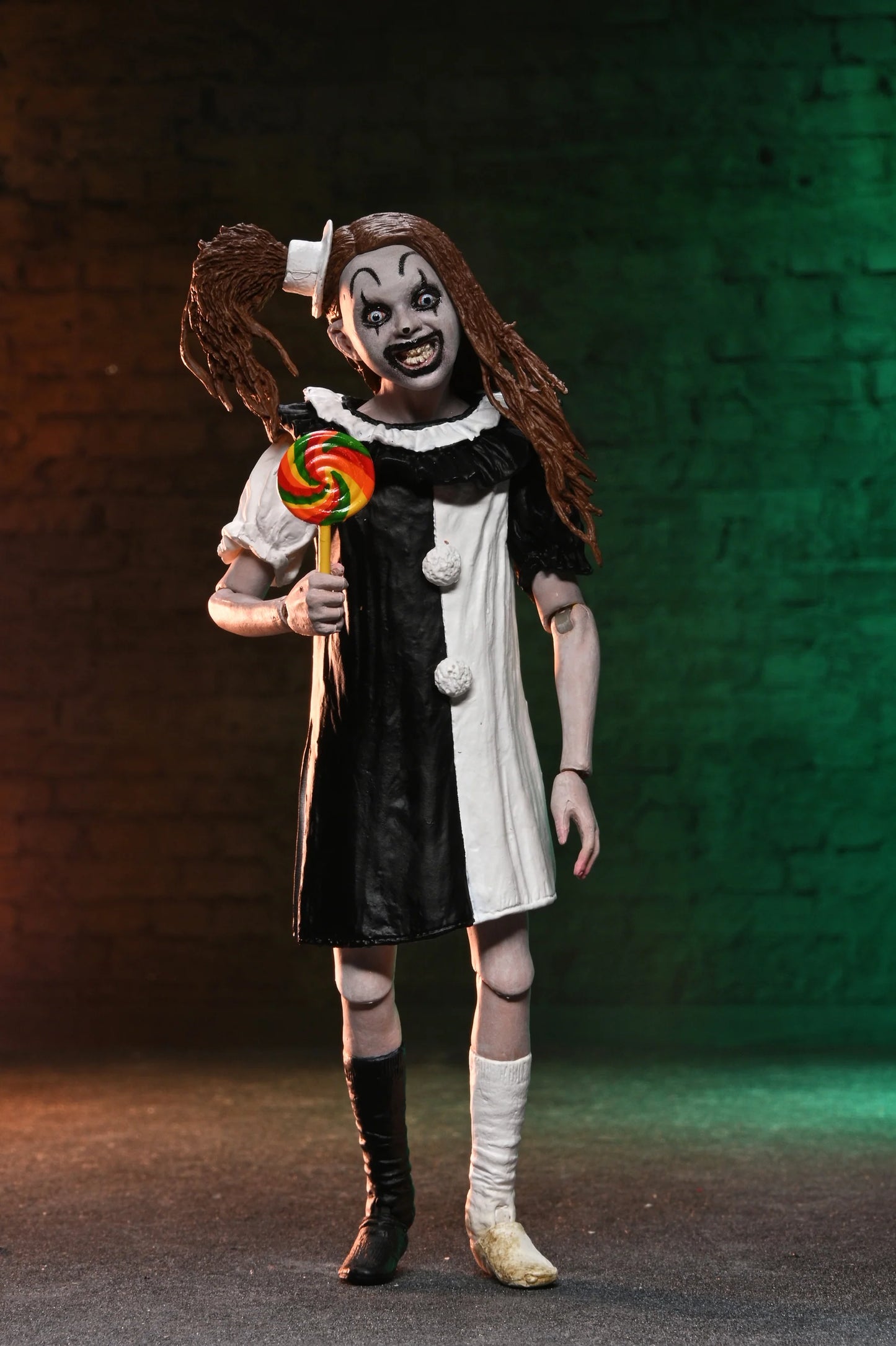PREVENTA NECA Terrifier 2: Ultimate Art the Clown and The Little Pale Girl 7" Scale Action Figure 2-Pack
