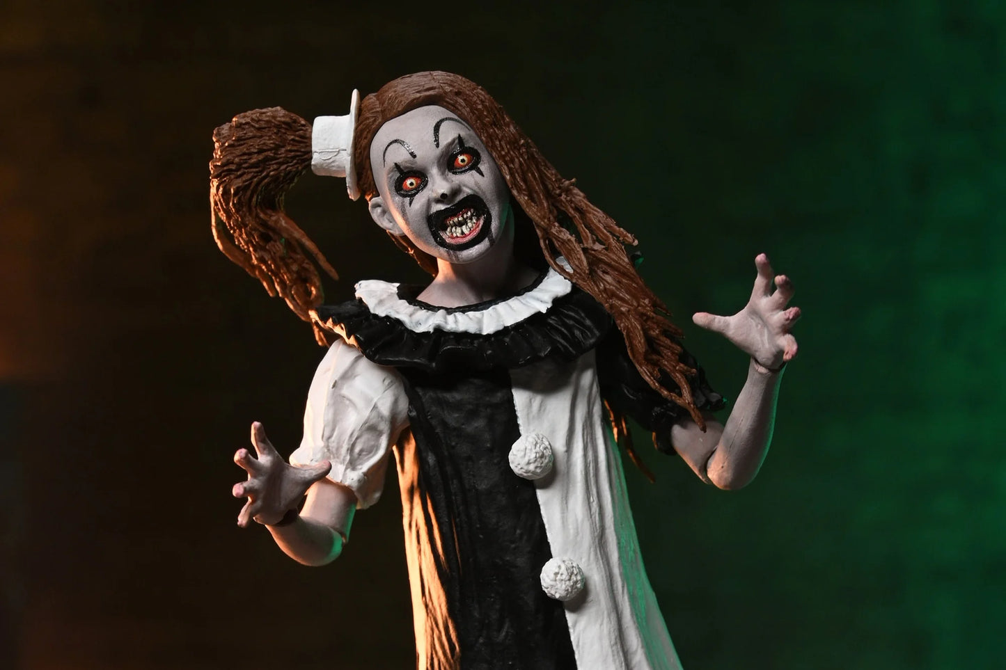 PREVENTA NECA Terrifier 2: Ultimate Art the Clown and The Little Pale Girl 7" Scale Action Figure 2-Pack