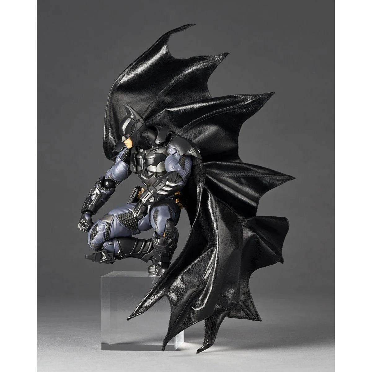 Kaiyodo Revoltech Amazing Yamaguchi: Batman Arkham Knight Action Figure — imagen 3