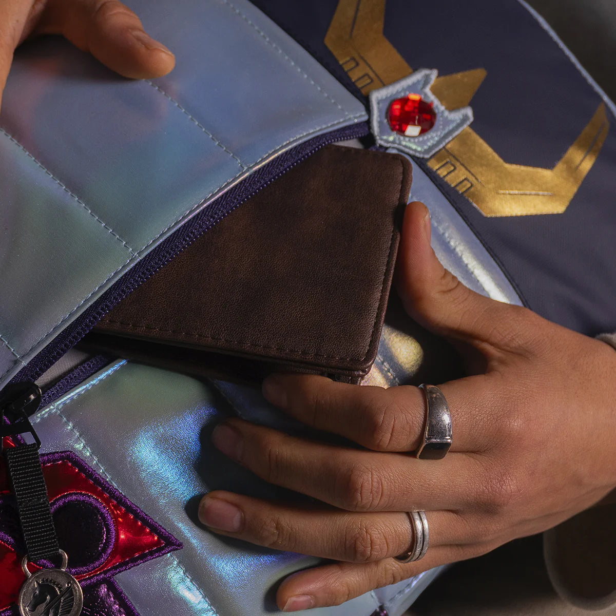 Common Nation Saint Seiya Caballeros del Zodiaco: Fenix Armadura de Broce Mochila Full-Size (Copia)