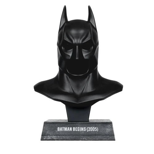 PREVENTA McFarlane Toys DC Direct Batman Begins Cowl Prop Replica 1:3 Scale