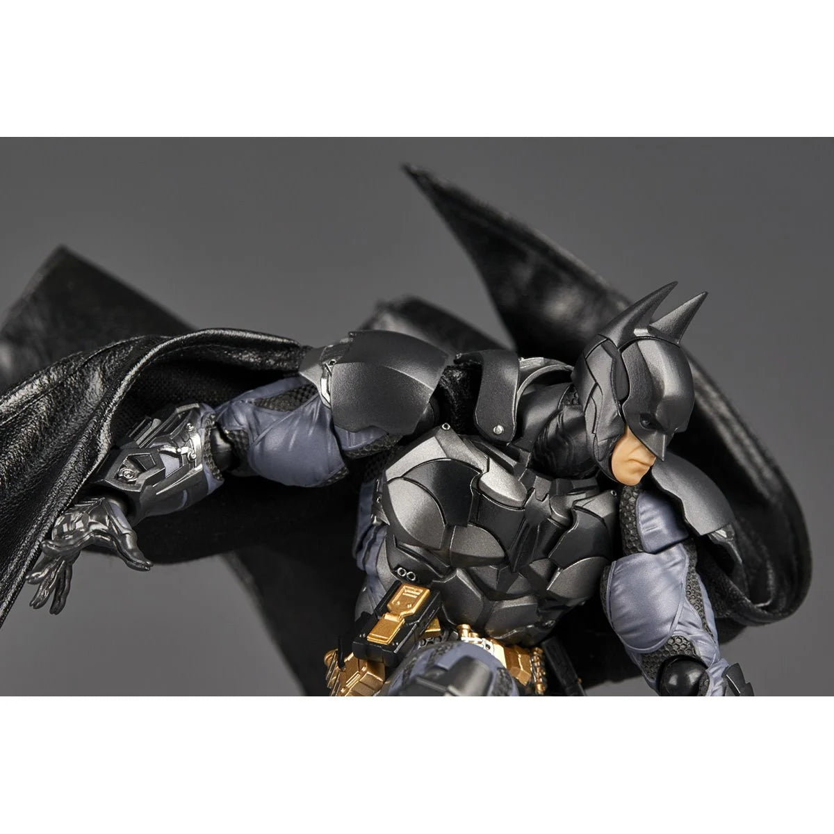 Kaiyodo Revoltech Amazing Yamaguchi: Batman Arkham Knight Action Figure — imagen 7